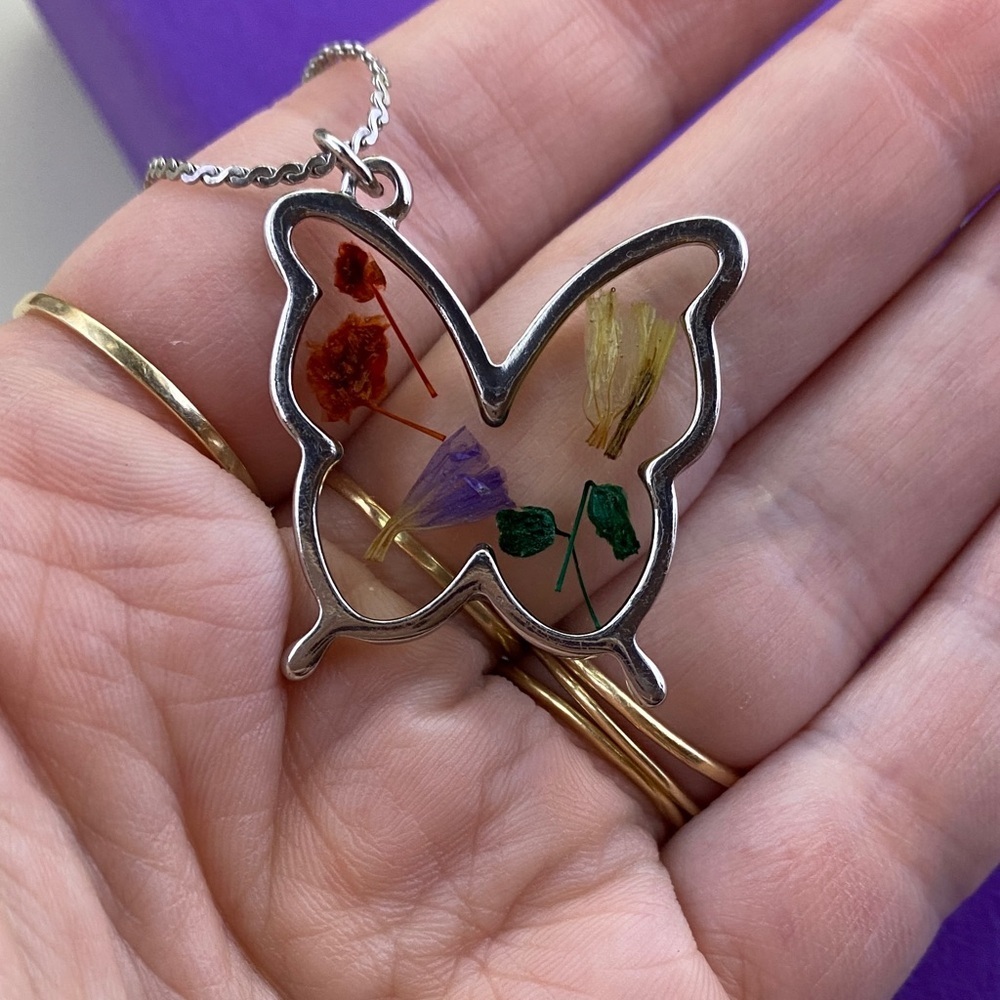 💛 Classic Nickel Silver Dried Flower Butterfly Pendant Necklace - Picture 8 of 9